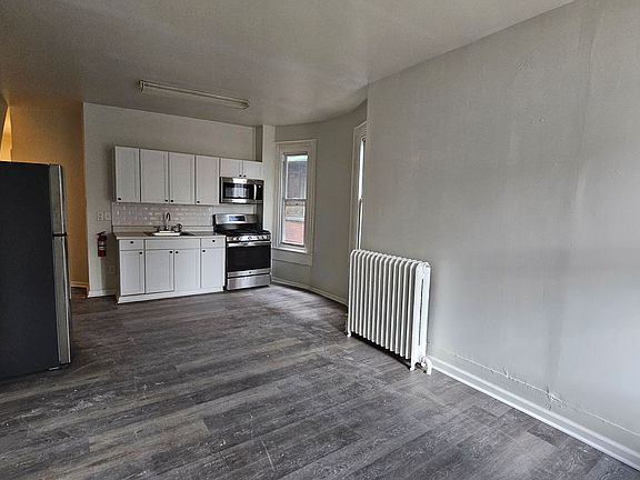3rd image of 1829 S 58th St #2B-1BA-1000SQFT