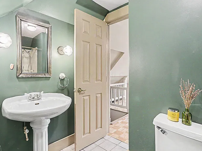 207 E Blake Ave — Photo 28