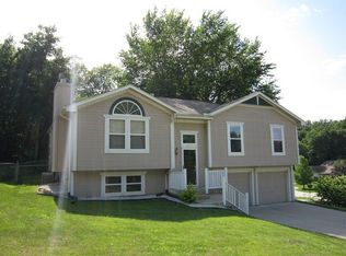 317 NW Leanne Ln, Blue Springs, MO 64015