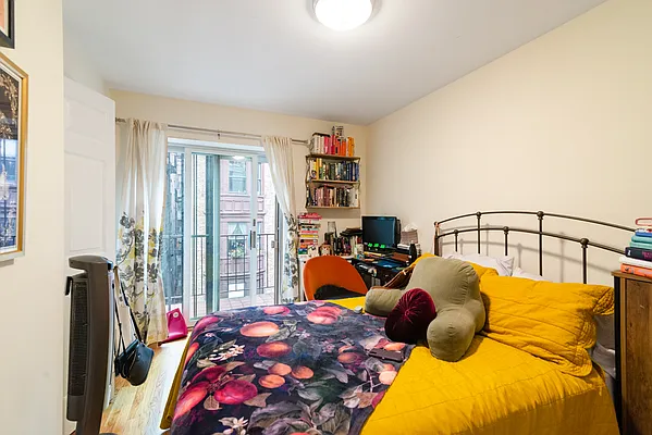 Rented by Coldwell Banker Warburg | media 17