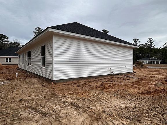 5th image of 103 NE Clay St