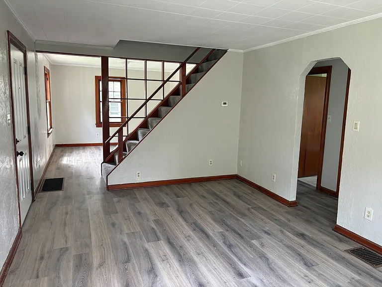 1407 Arlington Dr — Photo 3