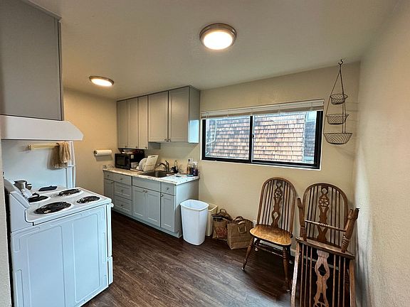 3rd image of 2138 Derby St #2