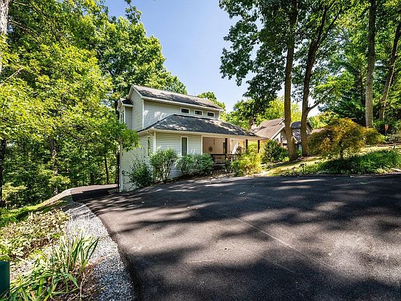 4th image of 740 Flower Dr