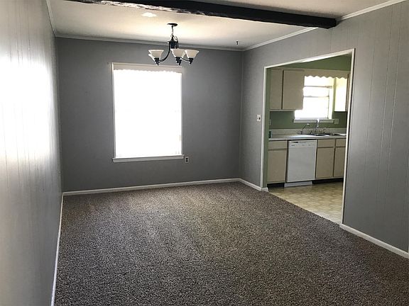 3rd image of 614 Mountain Dr