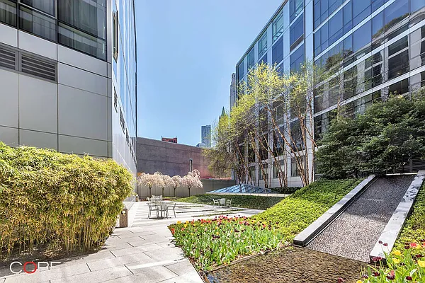 Rented by CORE | media 10