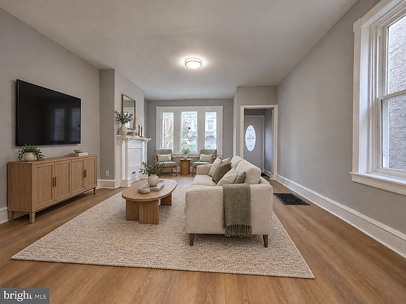 4th image of 455 Roxborough Ave