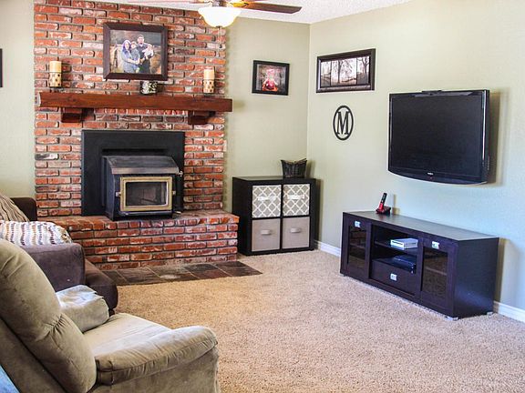 3rd image of 42925 Leadhill Dr