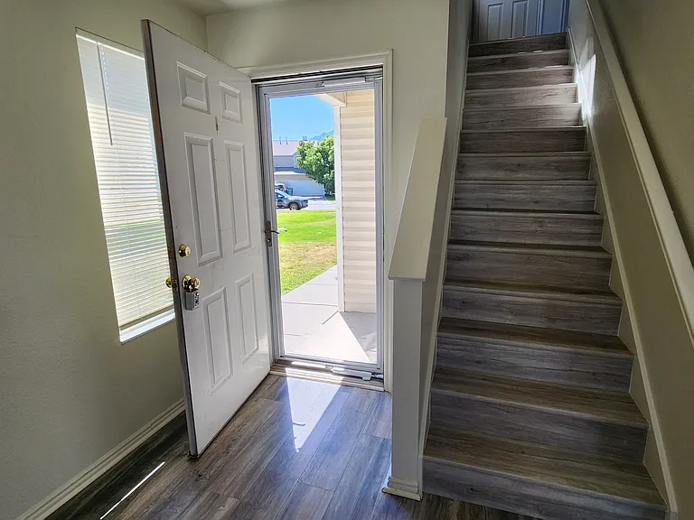 547 S Pine Cone Way — Photo 3