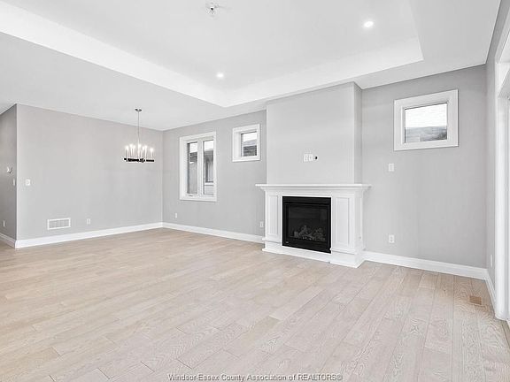 5th image of 2458 Barkley Ave