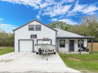 527 Steart St, Rockport, TX 78382