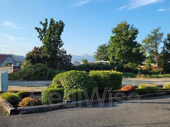 2nd image of 224 Henderson Ln