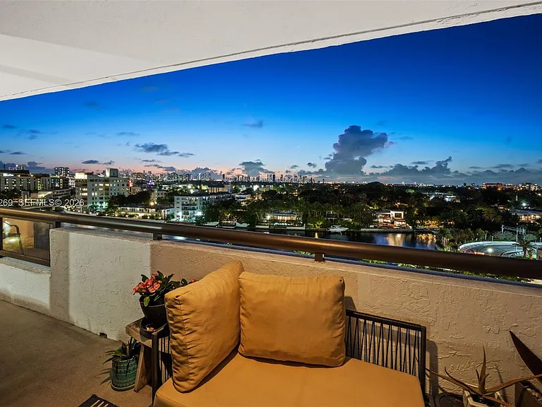 2555 Collins Ave #1002 — Photo 26
