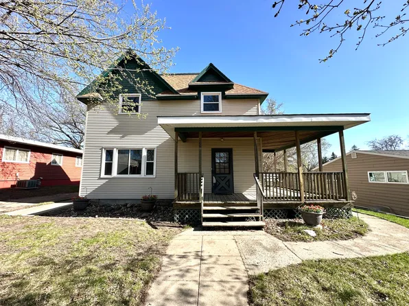 406 3rd St SW, De Smet, SD 57231