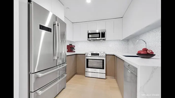 Rented by Larisa Elchananov, LREB | media 18