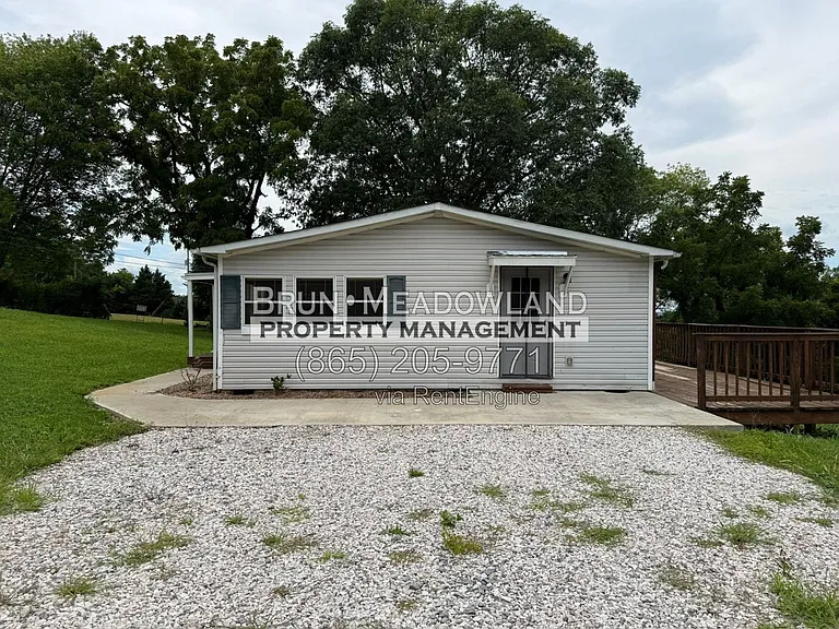 2250 Woodby Ln — Photo 2