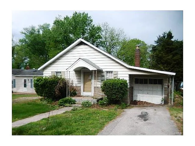 10169 Imperial Dr photo 1