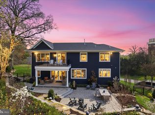 303 Salsbury Ln NW, Vienna, VA 22180