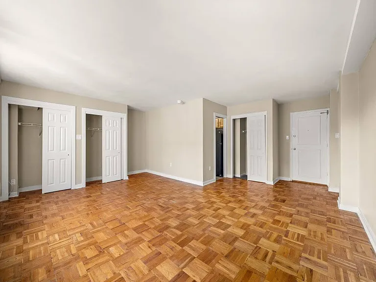 100-york-apartment-w403-2r
