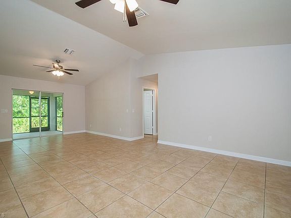 3rd image of 3995 10th Ave NE