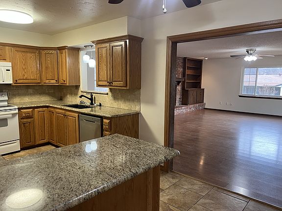 3rd image of 4768 Crest Pl