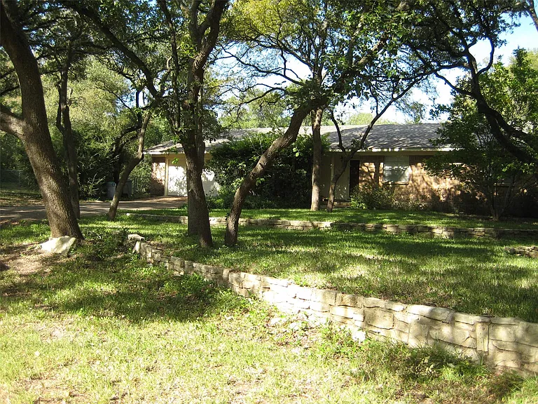 5904 Burlington Ct — Photo 2