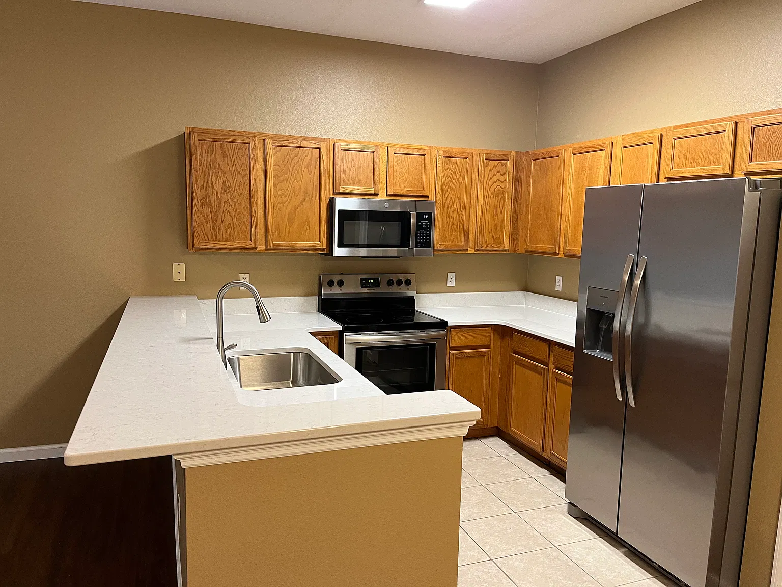 3 bed, 2.5 bath, 1472 sqft, $2,200 — Photo 3