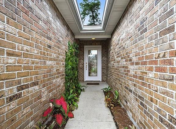2nd image of 2685 Long Branch Dr