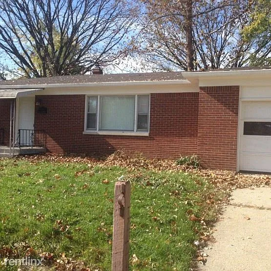 560 Worcester Ave photo 1