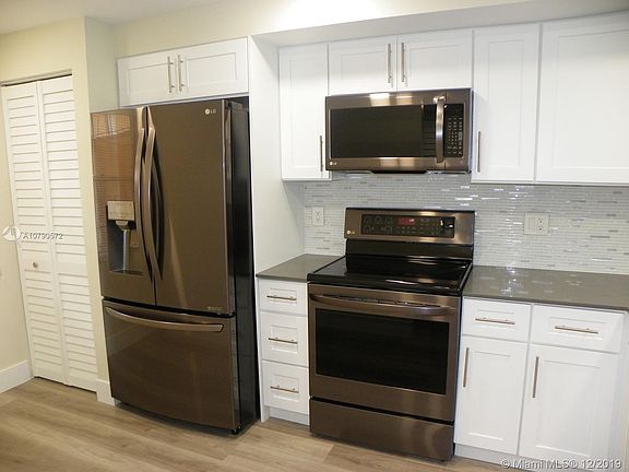 2nd image of 400 Commodore Dr APT 202