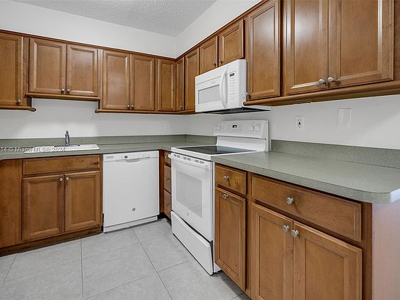 2nd image of 1100 SE 4th Ave APT 2