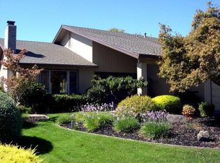 121 Valley Lakes Dr, Santa Rosa, CA 95409