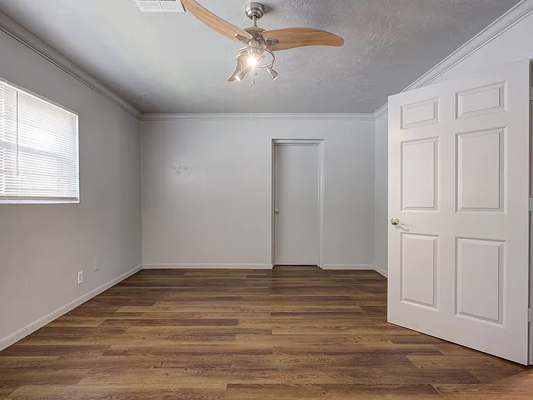 910 Garver St — Photo 21