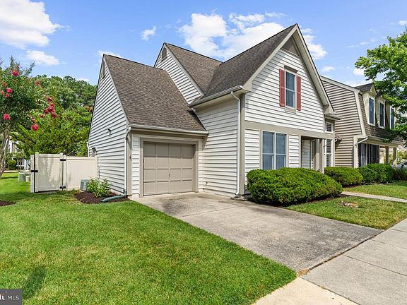 3rd image of 28484 Woods Dr