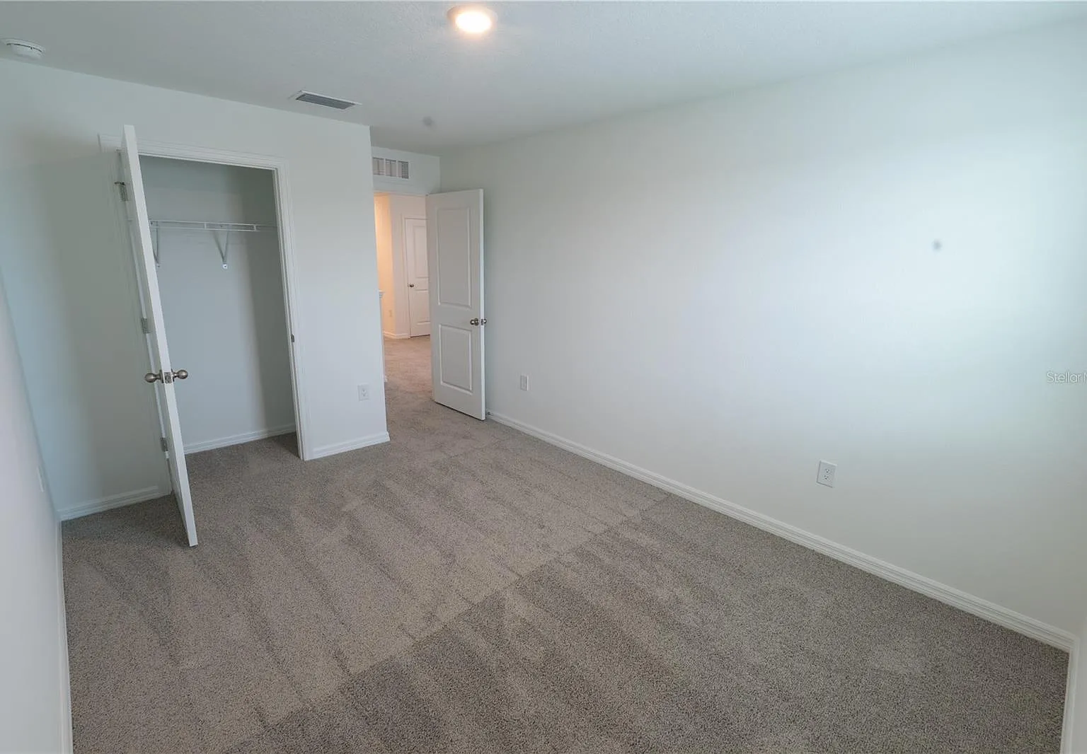 4 bed, 2.5 bath, 2305 sqft, $3,000 — Photo 3