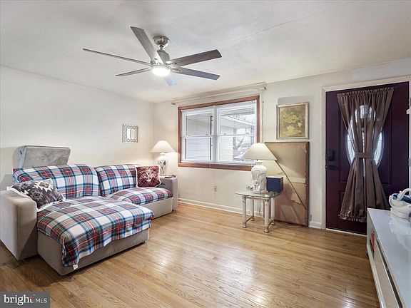 4th image of 125 Richard St