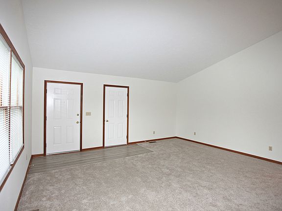 5th image of 2033 Applewood Ct