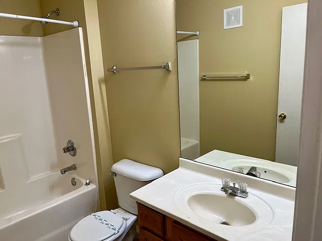 2 bed, 1200 sqft, $1,300 — Photo 2