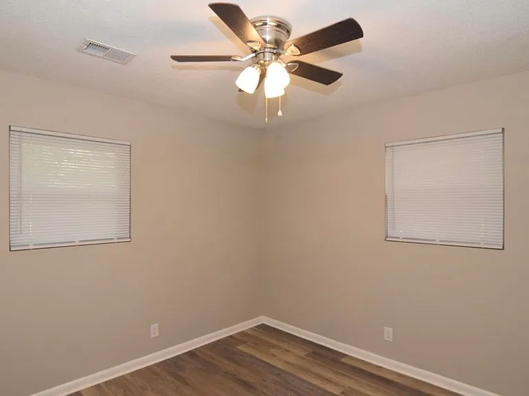 1921 Dianne Dr — Photo 6