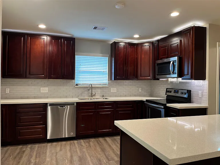 304 S Shadowbend Ave — Photo 11