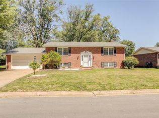 1912 E Jerome Dr, Godfrey, IL 62035