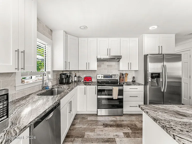 265 Marion St — Photo 14