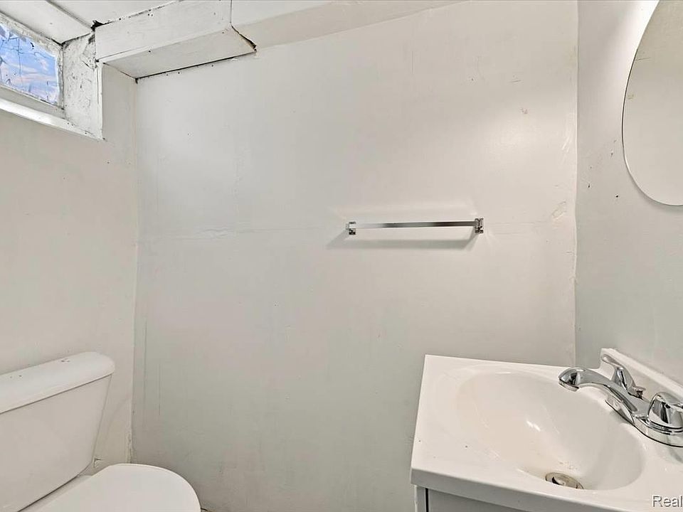 12191 E Outer Dr, photo 21