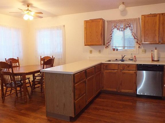 5th image of 1005 Lynn Ln