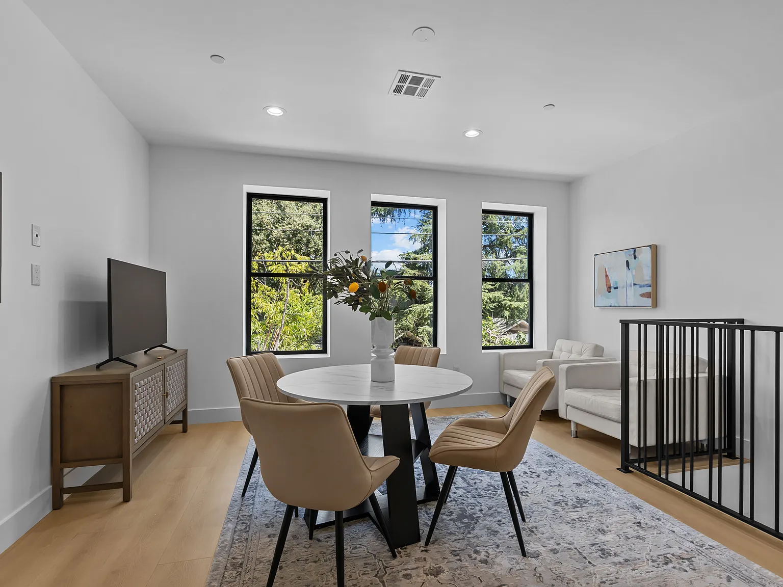 2 bed, 1027 sqft, $2,700 — Photo 3