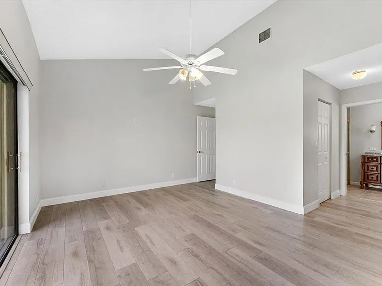 5809 Sun Pointe Cir — Photo 12