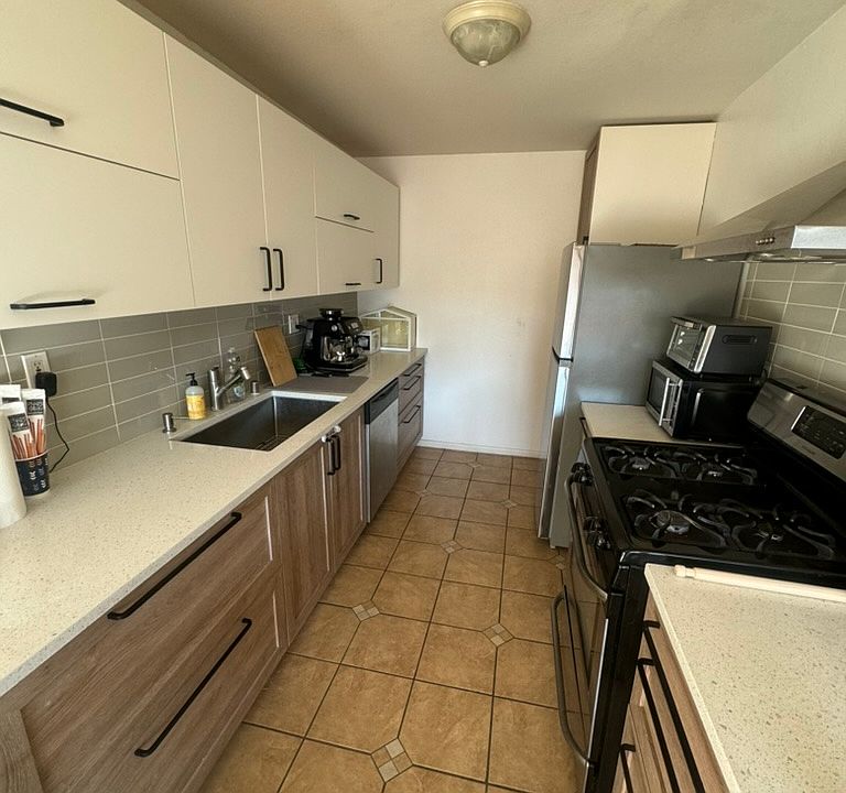 2nd image of 2468 Mohawk St