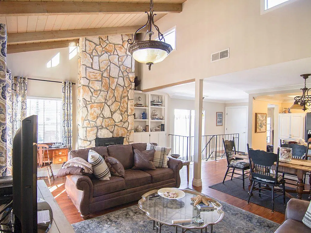 3 bed, 1700 sqft, $9,000 — Photo 4