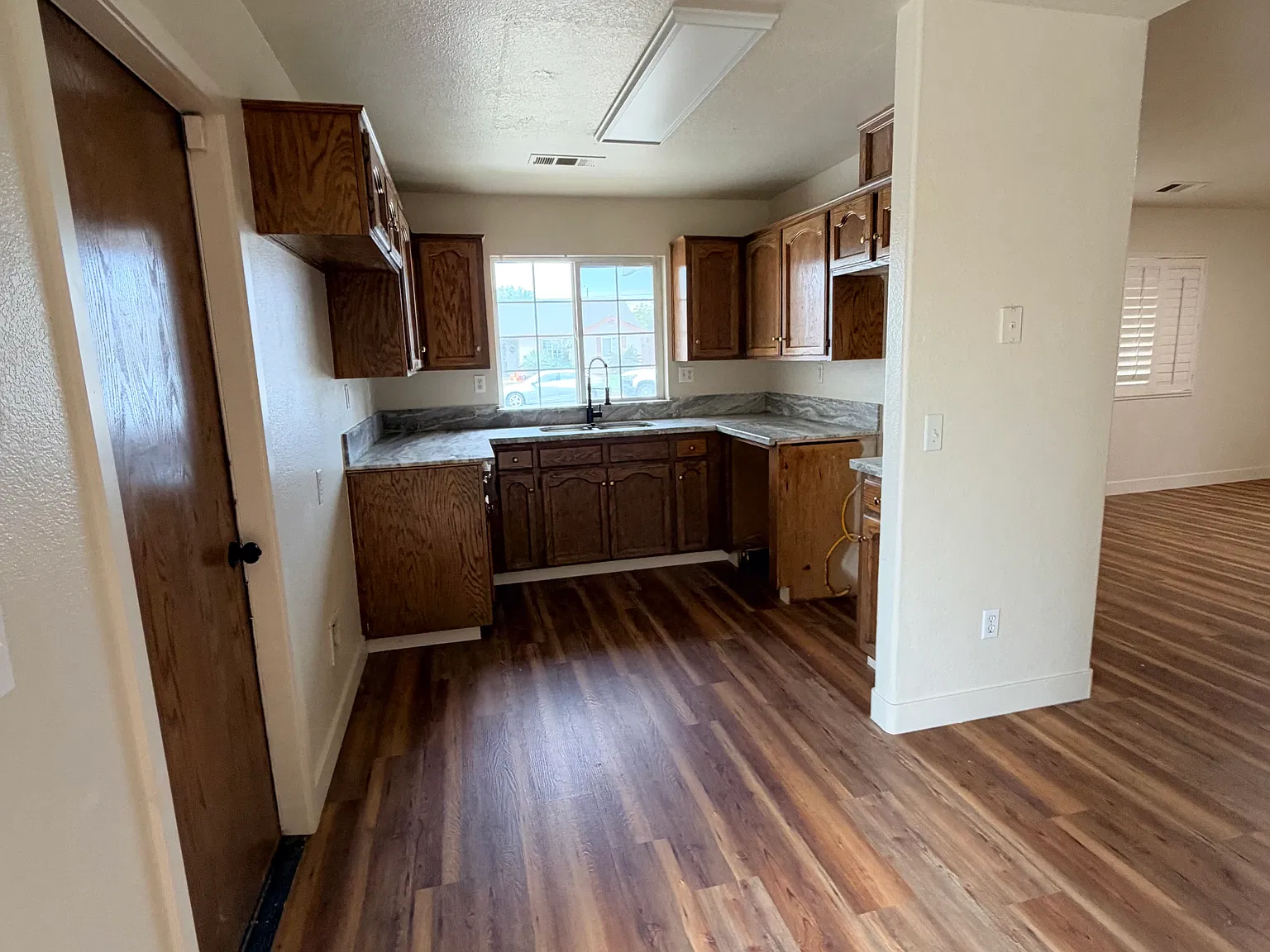 3 bed, 1008 sqft, $2,200 — Photo 2