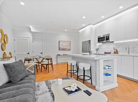 2634 39th St NW